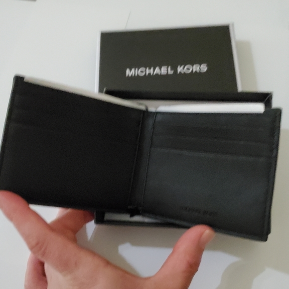 🤩 New with tags authentic Michael Kors real leather black men's wallet - Picture 2 of 8